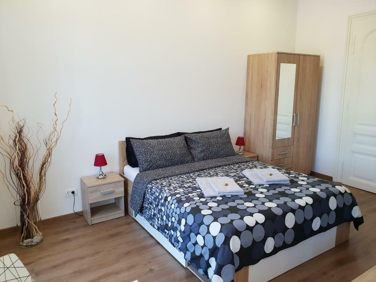 Apartment Ema Pula Bagian luar foto