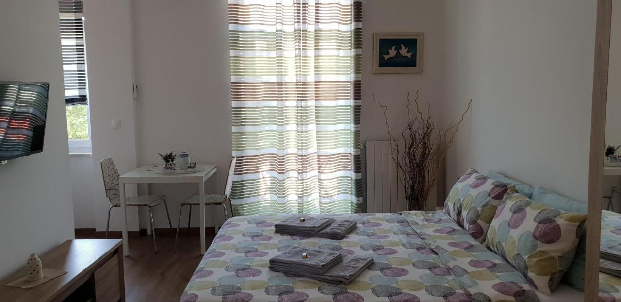 Apartment Ema Pula Bagian luar foto